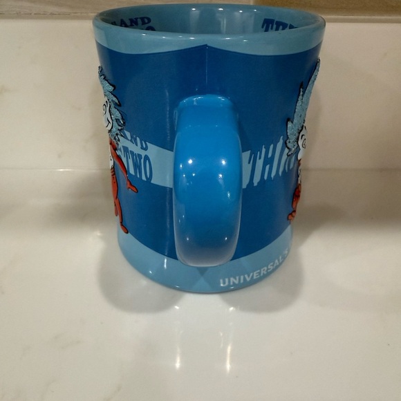 Universal’s Islands of Adventure Blue Dr. Seuss Thing 1 and Thing 2 Mug 2006 - Picture 3 of 8
